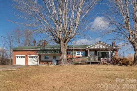 22 Madrid Ln, Hendersonville, NC 28792