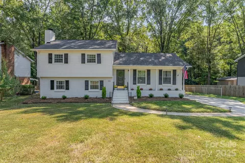 743 Pineborough Rd, Charlotte, NC 28212