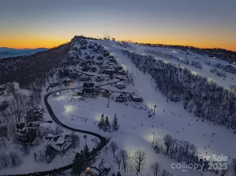 127 Skiloft Rd, Beech Mountain, NC 28604