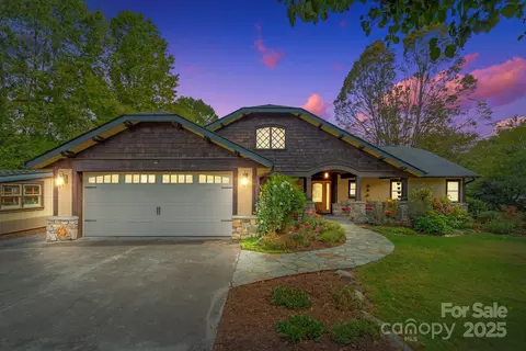 103 Prospect St, Black Mountain, NC 28711