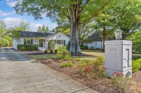 2821 Sharon Rd, Charlotte, NC 28211