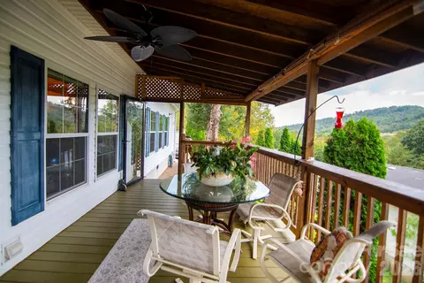 304 Golden Aster Rd, Swannanoa, NC 28778