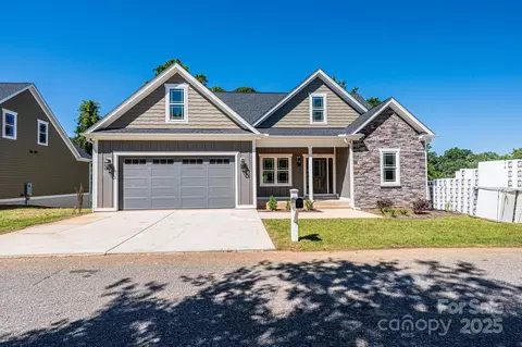 2115 6th Nw St NW, Hickory, NC 28601