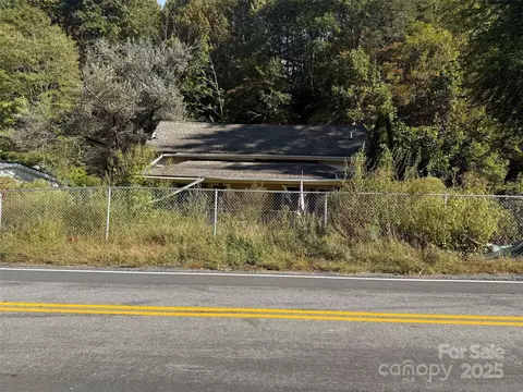 1011 N Us 19e Hwy, Newland, NC 28657