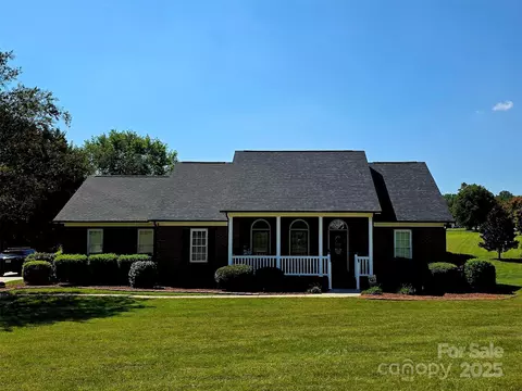 608 Sandycrest Dr, Cherryville, NC 28021
