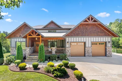 27 Ridge Glen Ln, Leicester, NC 28748