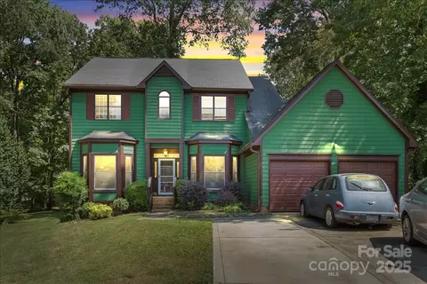 705 Wild Oak Ct, Charlotte, NC 28216