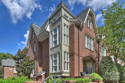 321 W 7th St, Charlotte, NC 28202