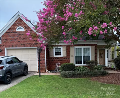 13421 Bolingbrook Ln, Charlotte, NC 28273