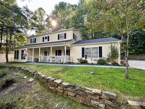 1003 Edinburg Ct, Lenoir, NC 28645