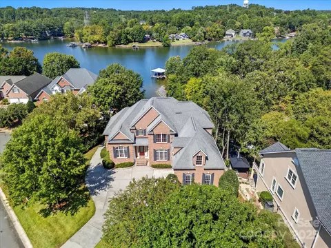 524 River Lake Ct, Fort Mill, SC 29708