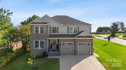 2 Double Crest Dr, Taylors, SC 29687