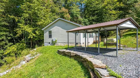 11 Grand Canyon Dr, Hendersonville, NC 28792