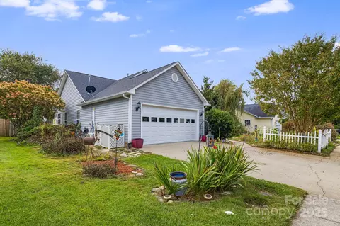 107 S Sunberry Trl, Fletcher, NC 28732