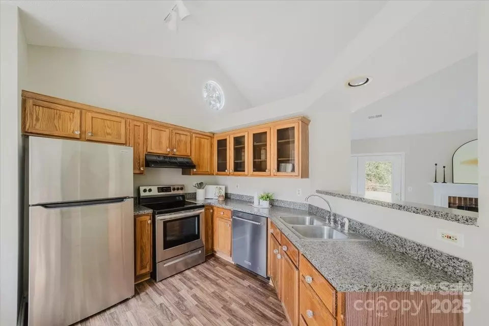 Kitchen - 4205 Hounds Run Dr, Matthews, NC 28105 photo 2 of 3