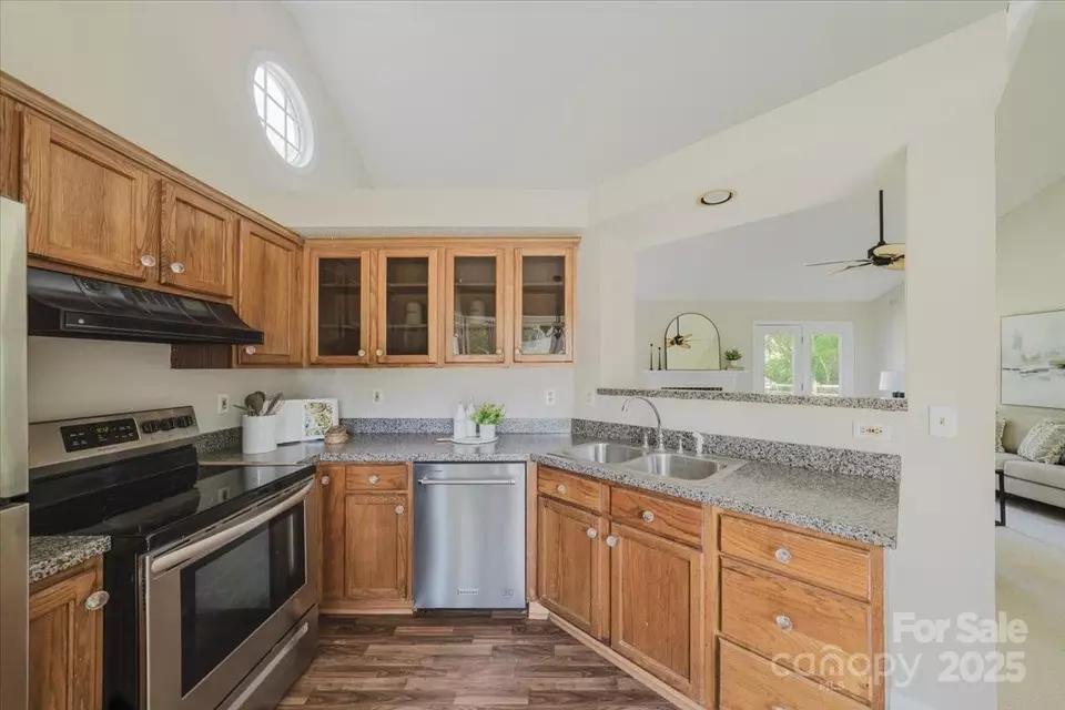 Kitchen - 4205 Hounds Run Dr, Matthews, NC 28105 photo 3 of 3