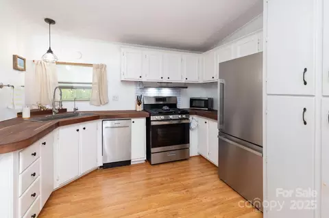 Kitchen - 178 Keith Dr, Canton, NC 28716 photo 4 of 4