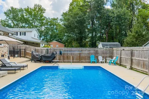 Exterior - 312 W Murray St, Maiden, NC 28650 photo 2 of 7
