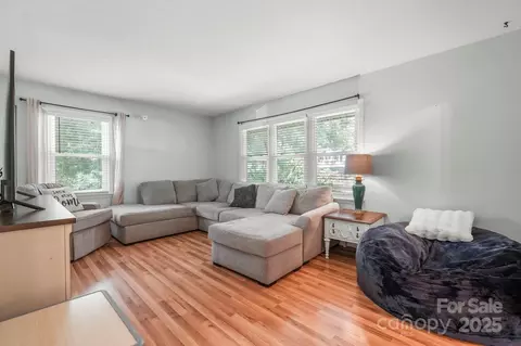 Living - 312 W Murray St, Maiden, NC 28650 photo 1 of 2