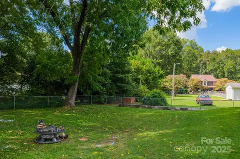 Exterior - 312 W Murray St, Maiden, NC 28650 photo 5 of 7