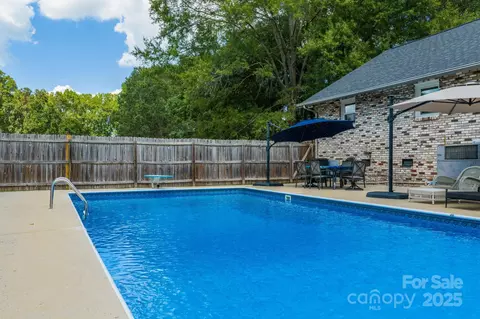 Exterior - 312 W Murray St, Maiden, NC 28650 photo 3 of 7