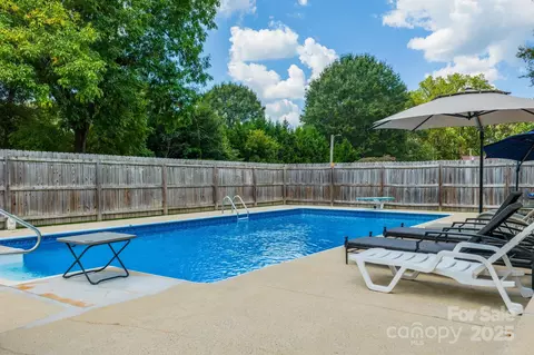 Exterior - 312 W Murray St, Maiden, NC 28650 photo 4 of 7