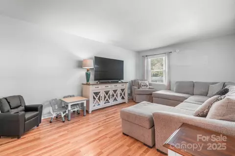 Living - 312 W Murray St, Maiden, NC 28650 photo 2 of 2