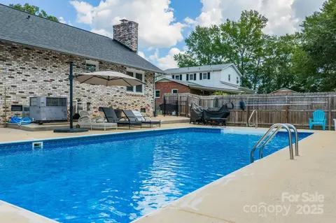 Exterior - 312 W Murray St, Maiden, NC 28650 photo 1 of 7