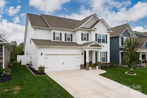 101 Fox Cove Rd, Hendersonville, NC 28792