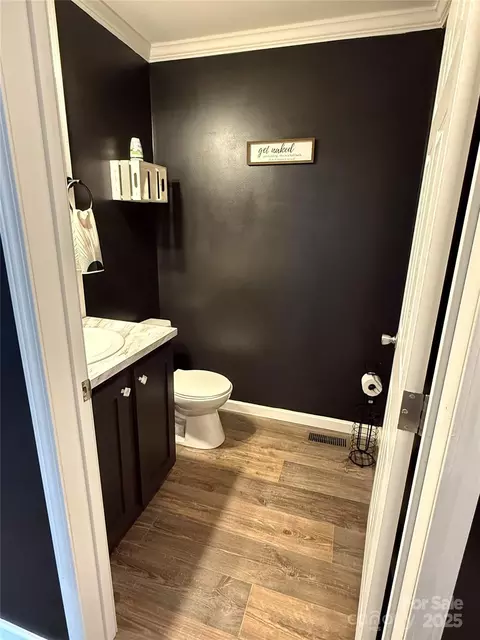 Bath - 824 Dillsboro Rd, Sylva, NC 28779 photo 6 of 8