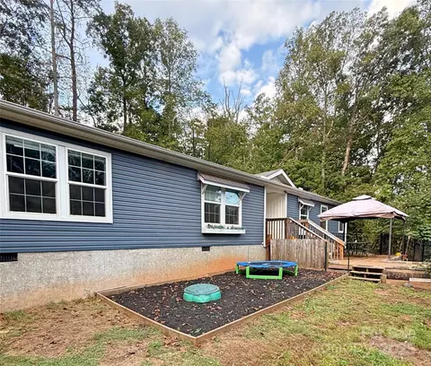 824 Dillsboro Rd, Sylva, NC 28779