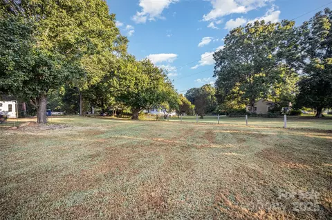 4921 W Sugar Creek Rd, Charlotte, NC 28213