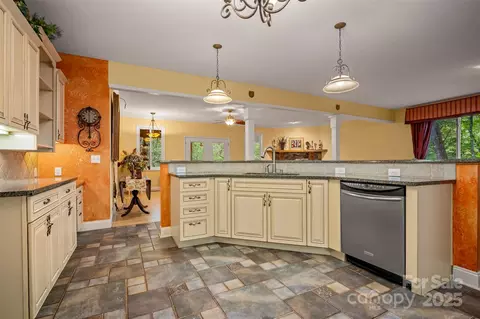 Kitchen - 768 White Oak Ln, Tryon, NC 28782 photo 5 of 5
