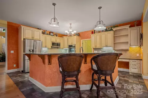 Kitchen - 768 White Oak Ln, Tryon, NC 28782 photo 3 of 5