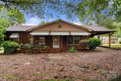 203 Dillon Dr, Statesville, NC 28625