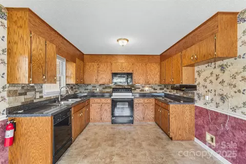 Kitchen - 2282 White Pine Ct, Lancaster, SC 29720 photo 2 of 3