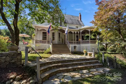 59 Coates St, Saluda, NC 28773