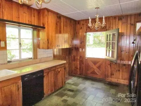 Kitchen - 3465 Lynn Rd, Tryon, NC 28782 photo 2 of 2