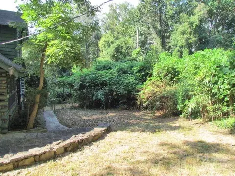 Exterior - 3465 Lynn Rd, Tryon, NC 28782 photo 5 of 10