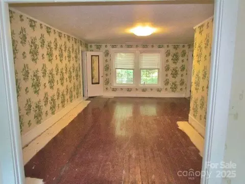 Bedroom - 3465 Lynn Rd, Tryon, NC 28782 photo 3 of 3