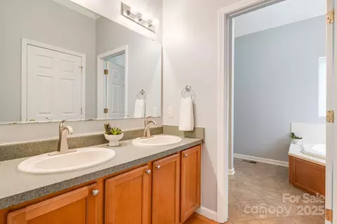 Bath - 135 Whitaker Rd, Fairview, NC 28730 photo 1 of 2