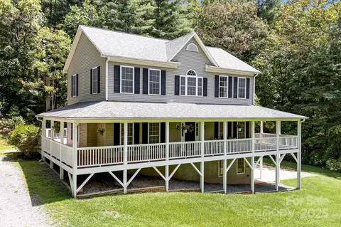 135 Whitaker Rd, Fairview, NC 28730
