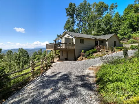 1533 Apple Ln, Spruce Pine, NC 28777