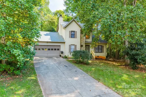 3884 Snider Cir, Hickory, NC 28602