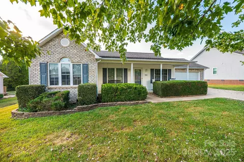 1462 Farmington Hills Dr, Conover, NC 28613