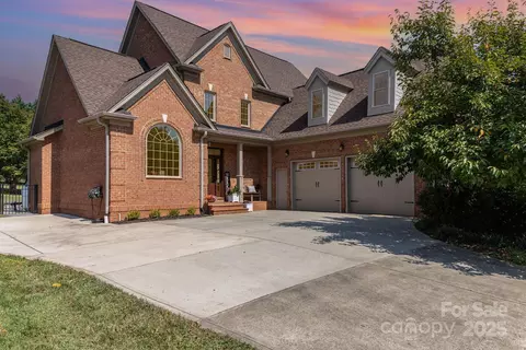 6075 Willow Farm Dr, Denver, NC 28037