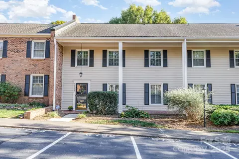6752 Constitution Ln, Charlotte, NC 28210