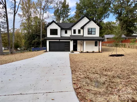 7302 Lanterntree Ln, Charlotte, NC 28215