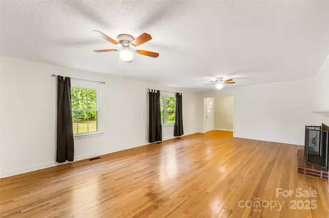 Living - 5325 Us 70 W Hwy W, Marion, NC 28752 photo 2 of 3