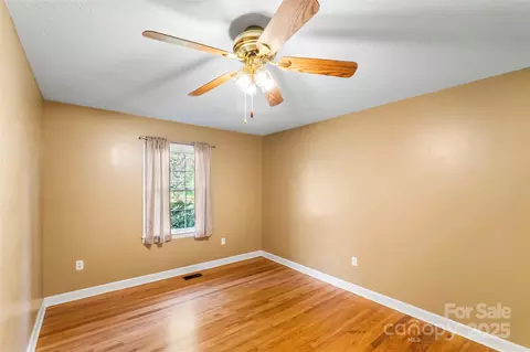 Bedroom - 5325 Us 70 W Hwy W, Marion, NC 28752 photo 2 of 7